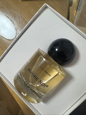 Quince Ambre Noir Eau de Parfum — amber gold bottle with black cap